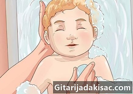 Slik bader du en baby