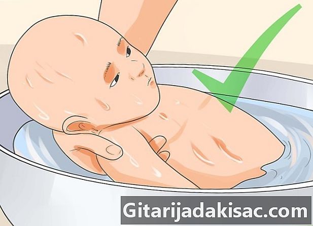 Hoe een pasgeboren bad te baden