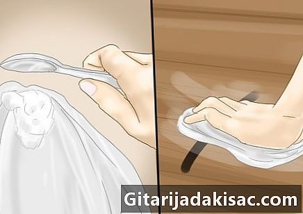 Cómo borrar una mancha de fieltro indeleble de un piso de madera