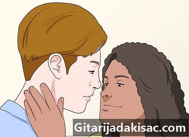 Hur man kysser sin pojkvän för första gången - Kunskap