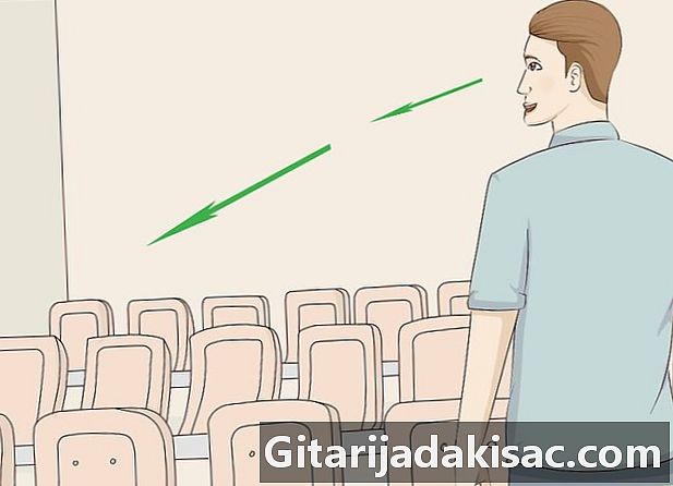 Hvordan kysse en jente på kino når du er på college