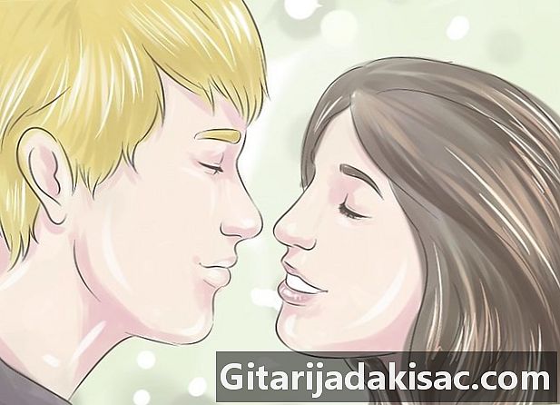 如何第一次吻一个女孩