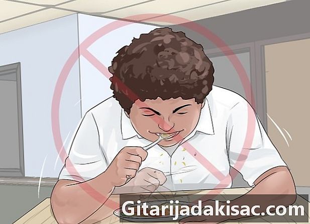Come impedire al suo ventre di gorgogliare in classe