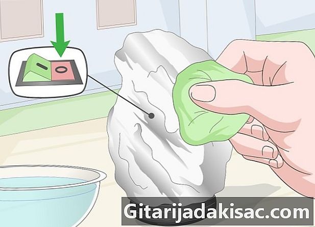 Cómo evitar que una lámpara de cristal derrita sal