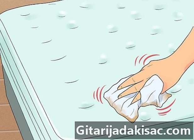 Как да премахнете петна от дурин върху матрак