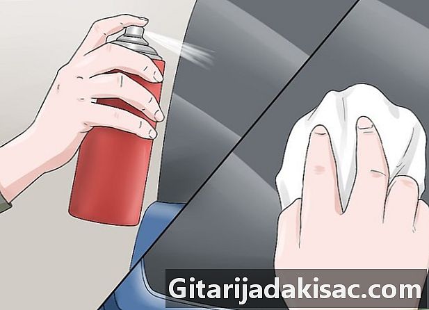 Como remover adesivos de vinil da janela de um carro