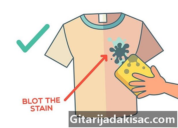 Hur man tar bort bläckfläckar på kläderna