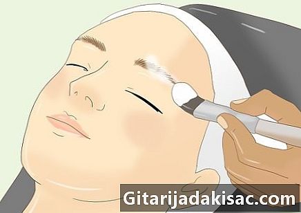 Hur man tar bort en ögonskugga