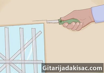 Como remover um espelho colado na parede