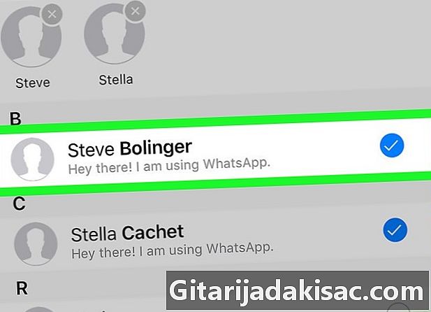 Kako poslati poruku višestrukim kontaktima na WhatsApp-u