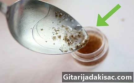 Како направити парфумирани сјај за усне