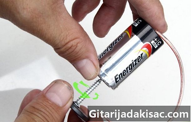 Kako narediti motor z baterijo, bakreno žico in magnetom