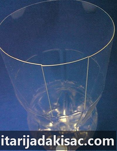 Како направити вазу од пластичне боце