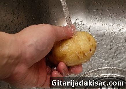 كيف لطهي البطاطس في الميكروويف
