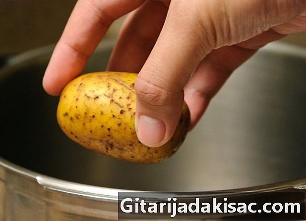 Sådan tilberedes kartofler i en komfur