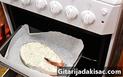 Как приготовить лосося в духовке