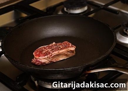 Hoe een biefstuk in een oven te koken