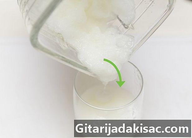 Wie man Limonade mit Eis macht