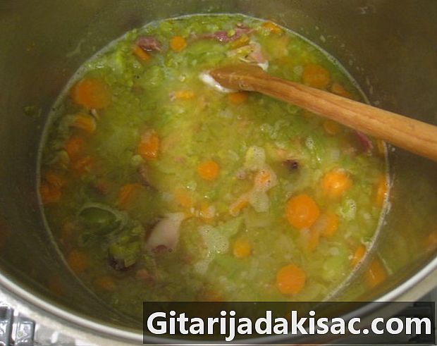 Kaip pasidaryti susmulkintą žirnių sriubą