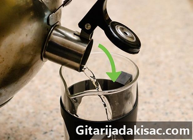 Како направити пиће на бази декпресса са апаратом за кафу
