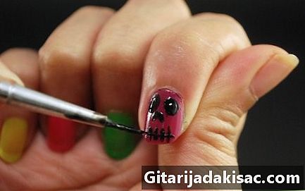 Cara membuat nail art untuk Halloween