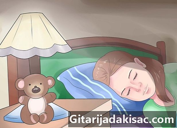 Hvordan sørge for at barnet ditt sover i sin egen seng