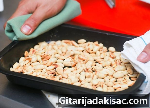 Como assar amendoins