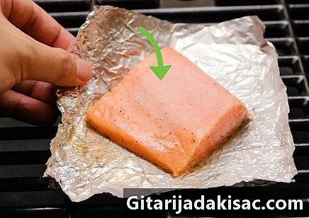 Come grigliare il filetto di salmone sul barbecue