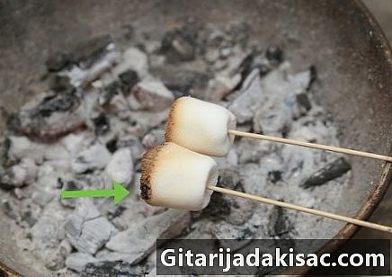 Como assar marshmallows