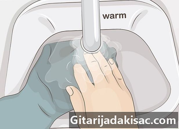 Como tirar a pasta de dente das suas roupas