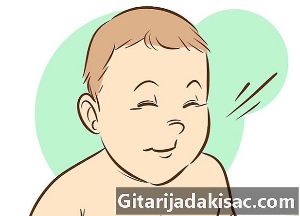 Hoe maak je een baby aan het lachen