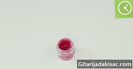 Cara membuat gloss dengan jeli petroleum