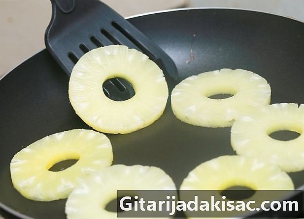 Как приготовить пролитый пирог с ананасом
