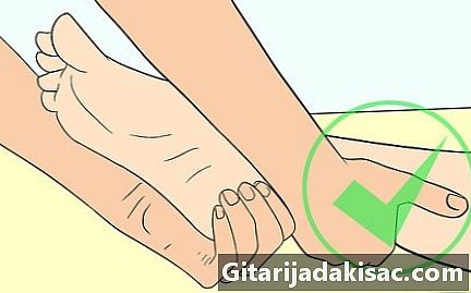 Wie man eine Fußmassage macht