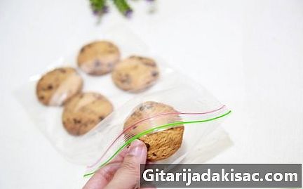 Cum să păstrați prăjiturele proaspete și crocante
