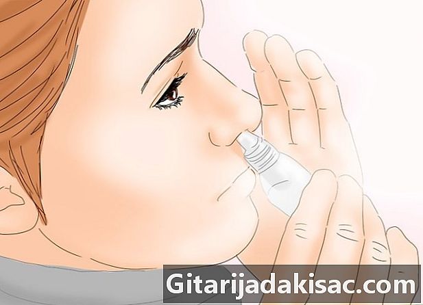 출혈을 방지하기 위해 코를 수분을 유지하는 방법