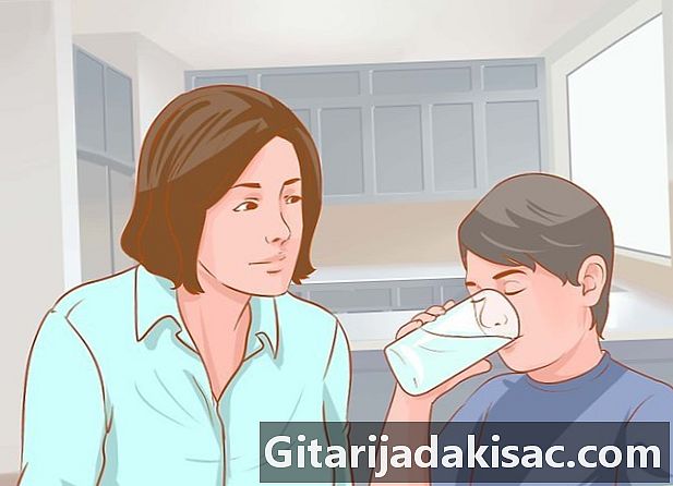 Hur man uppmuntrar ett barn med diarré att äta
