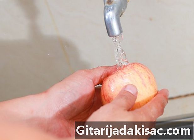 Como lavar frutas e legumes