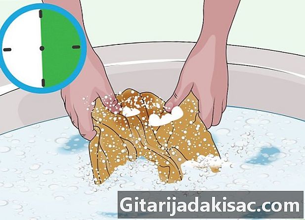 Как да измиете вълнено палто