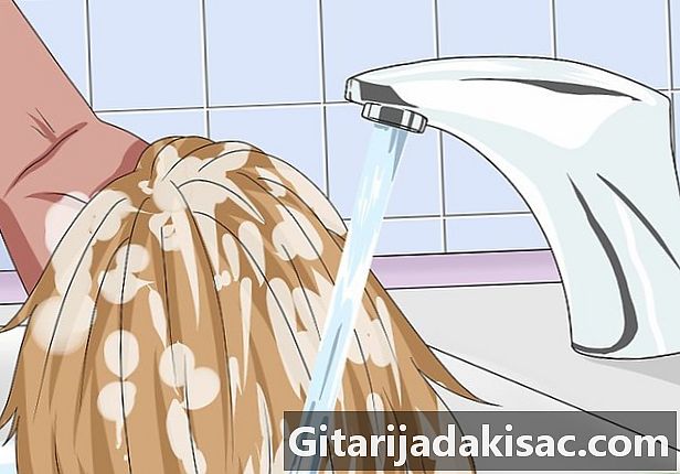 Hur man tvättar ett naturligt hår peruk