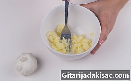 Cara makan bawang putih mentah