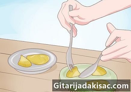 Cara makan durian