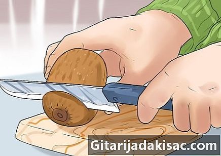 Cara makan kiwi