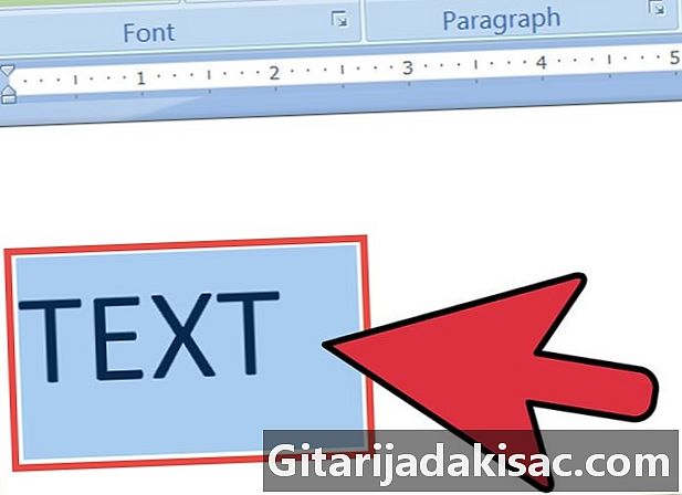 כיצד להכניס טקסט לכתב-על ולמנוי ב- MS Word