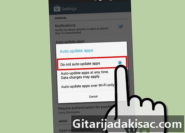 Paano i-update ang mga app sa isang Samsung Galaxy S4