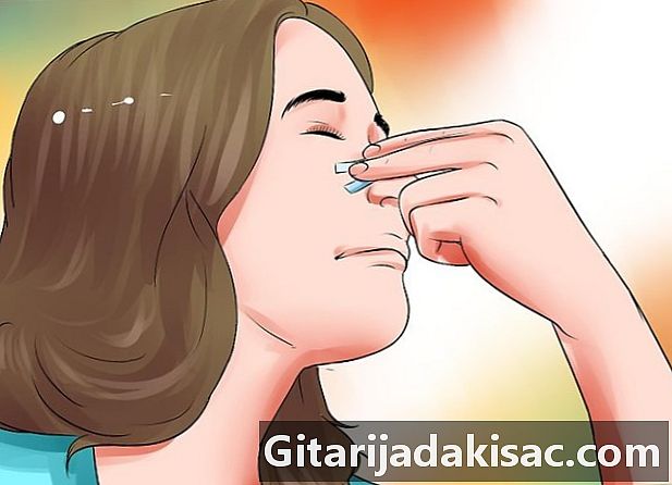 Wie man einen Nasenstreifen legt
