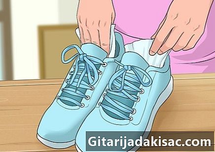 Hoe sneakers te reinigen die stinken