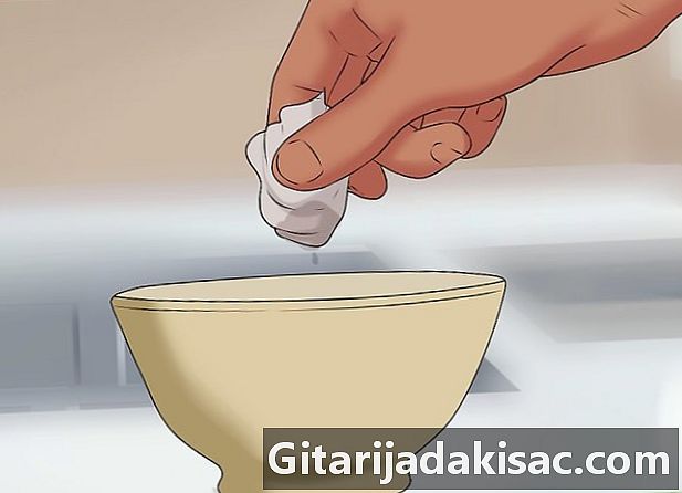 Cum curățați căștile