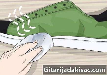 Cómo limpiar suelas de goma