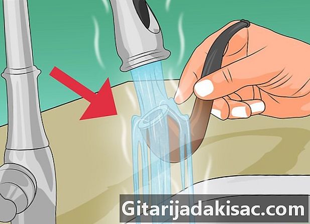 Cara membersihkan resin dalam pipa